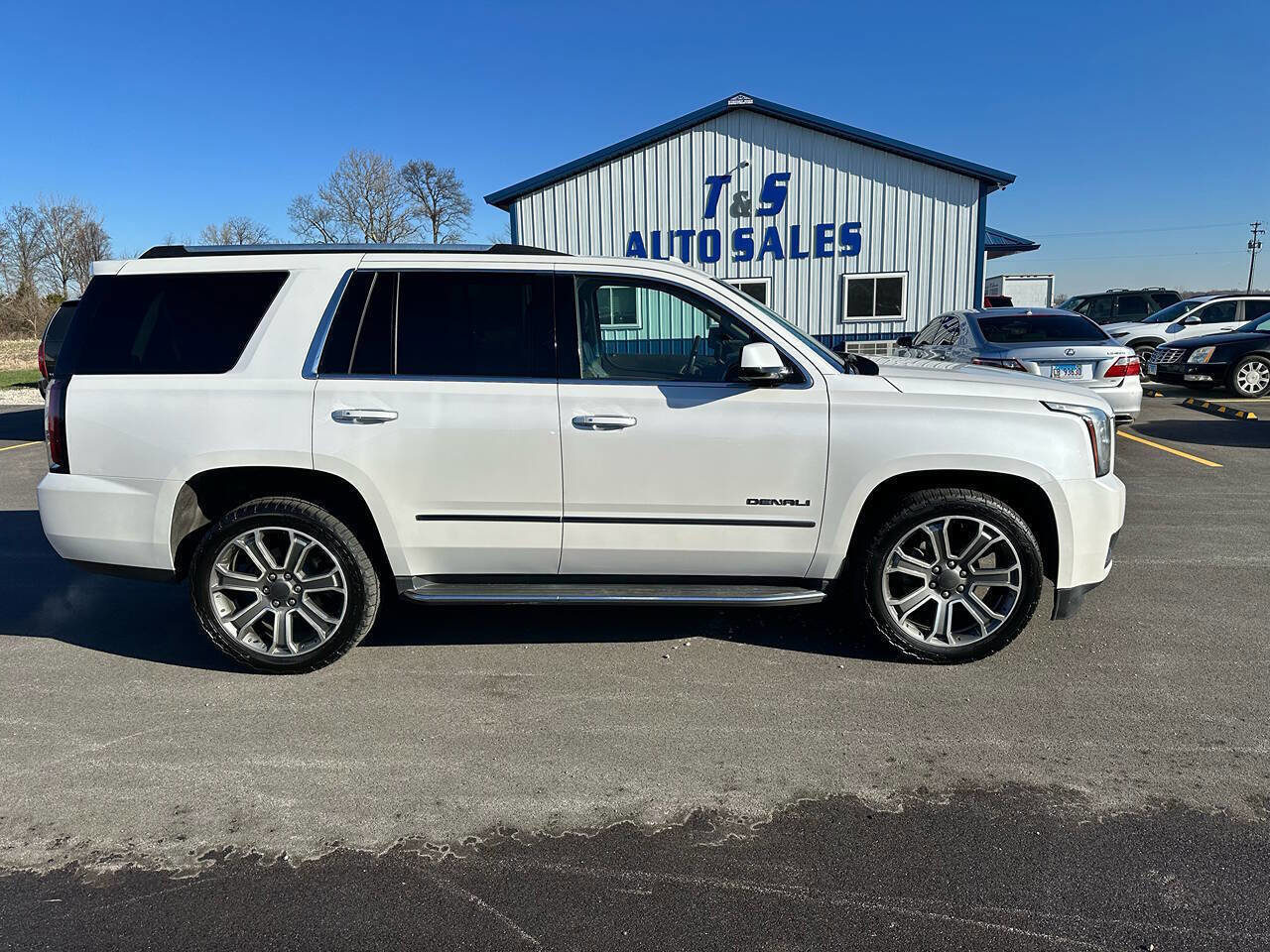 Used 2016 GMC Yukon Denali w/ Open Road Package image 2