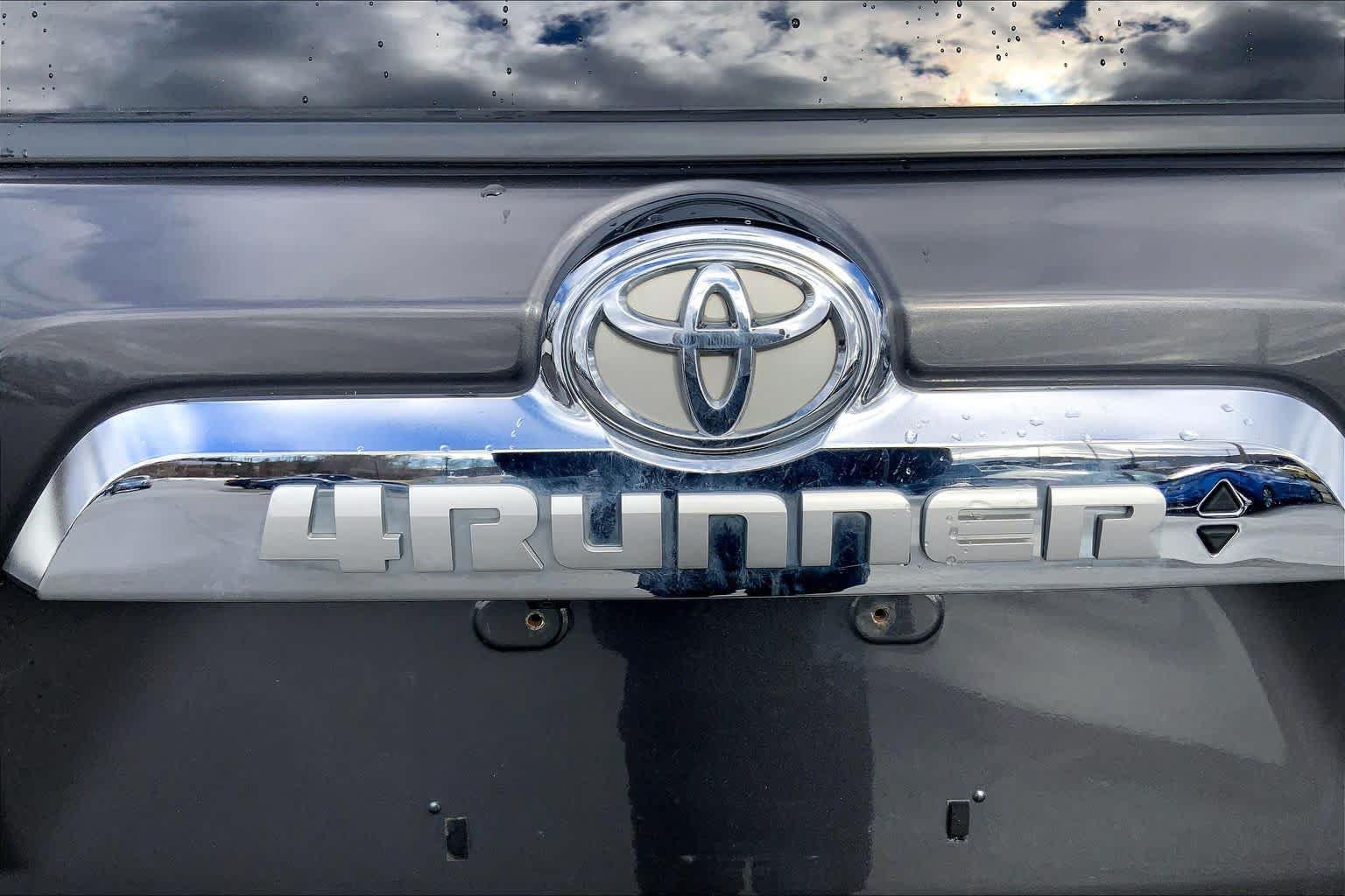Used 2021 Toyota 4Runner TRD Off-Road Premium AWD/4WD image 18