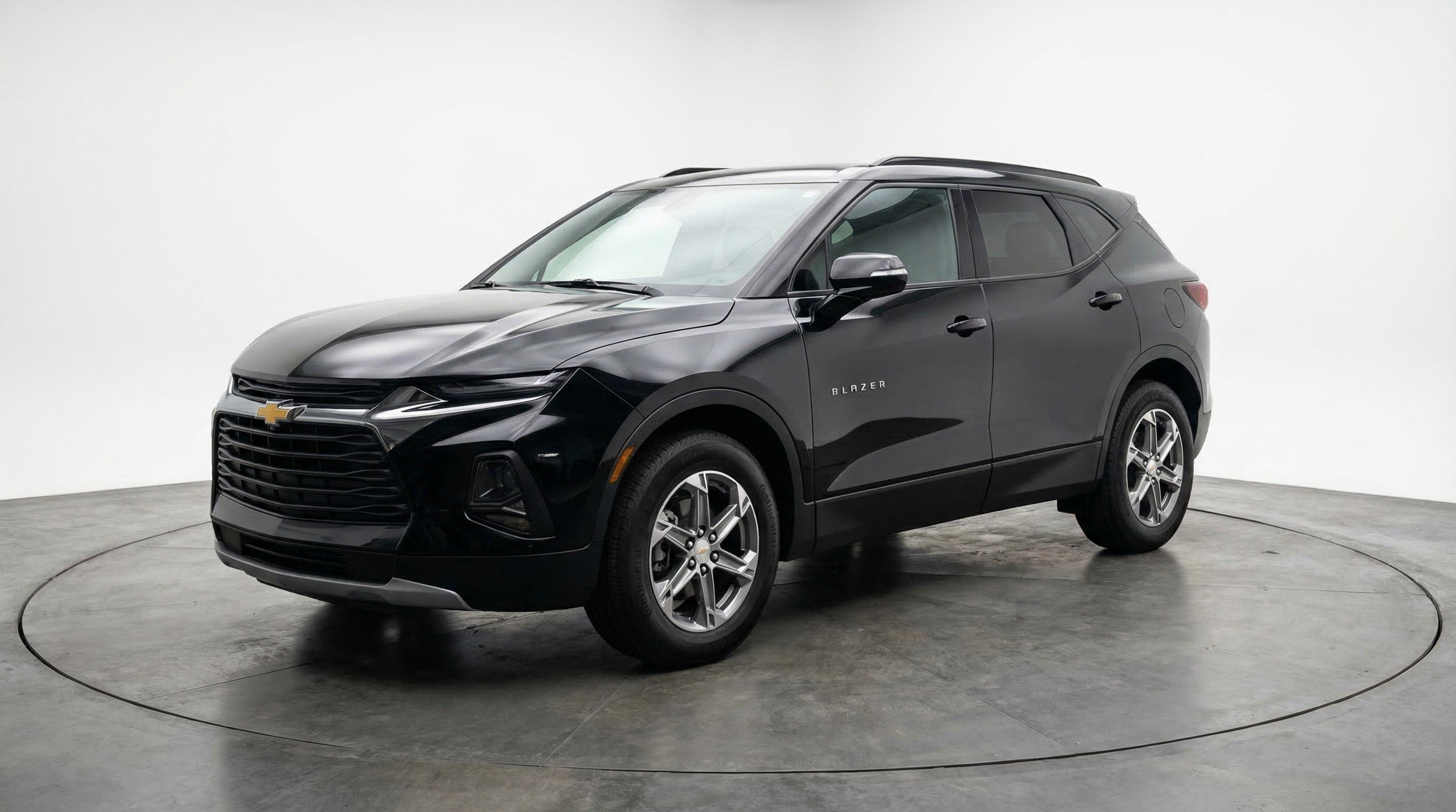 Used 2025 Chevrolet Blazer LT image 3