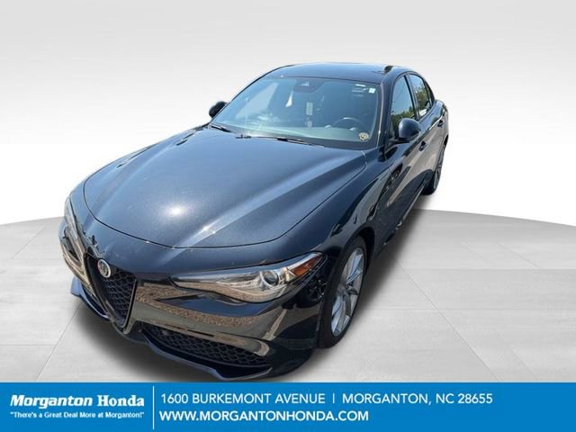 Used 2023 Alfa Romeo Giulia Sprint AWD/4WD image 3