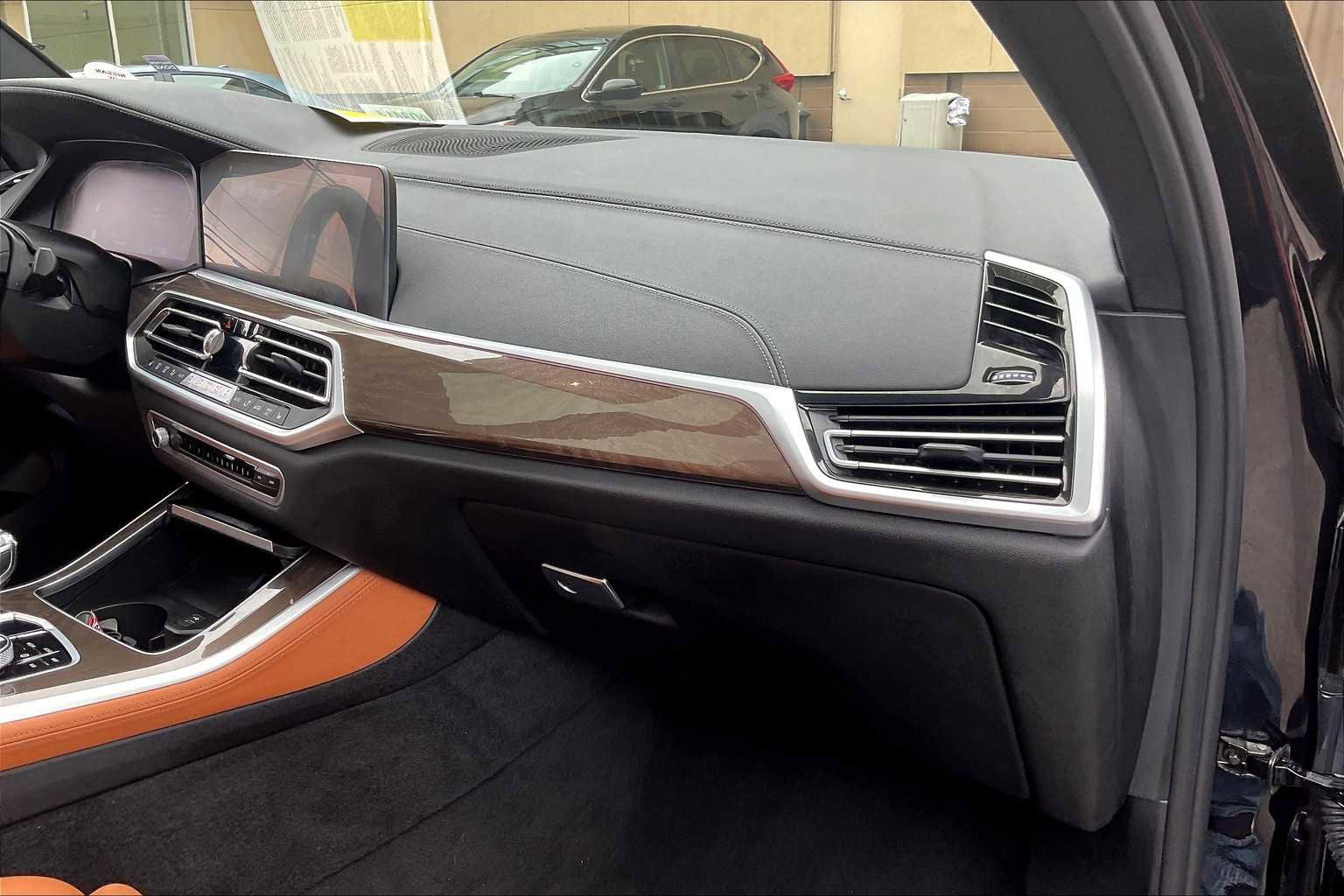 Used 2022 BMW X5 xDrive40i w/ M Sport Package image 13