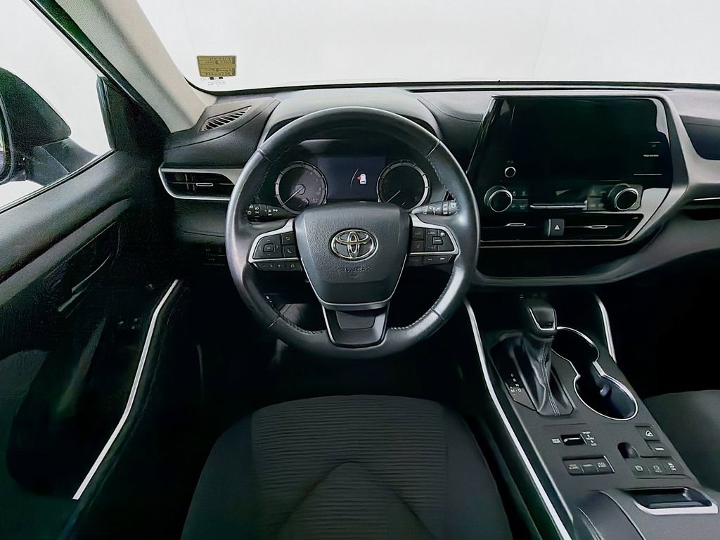 Used 2023 Toyota Highlander LE image 23