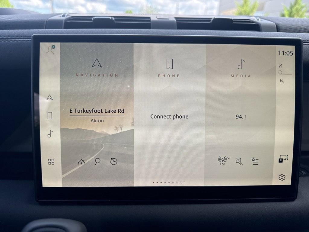 New 2024 Land Rover Defender 130 X-Dynamic SE image 17