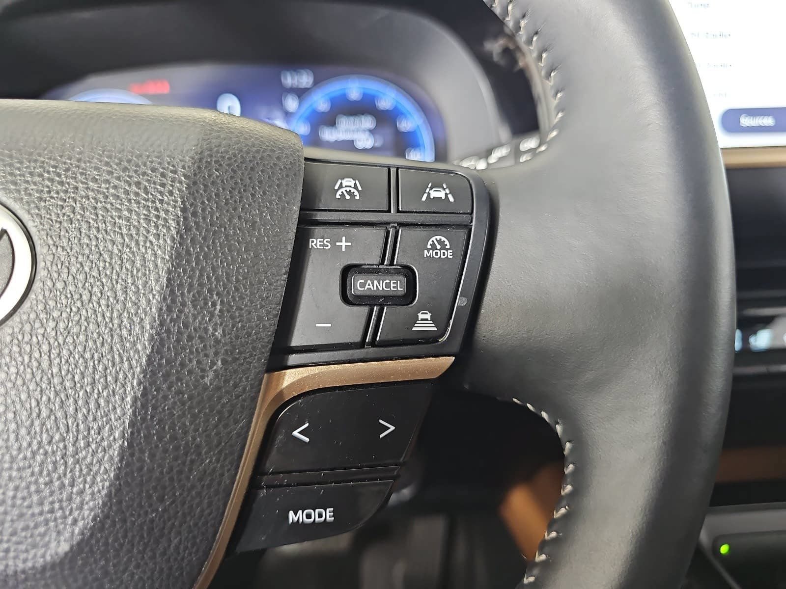 Used 2025 Toyota Crown Signia AWD/4WD image 18