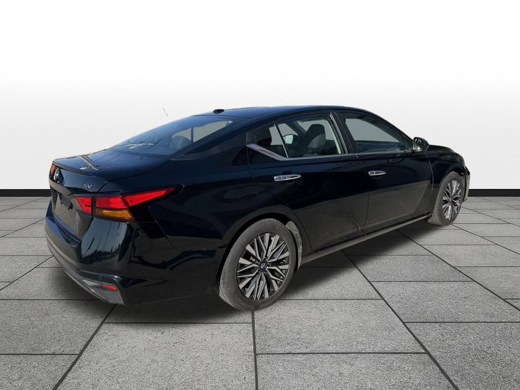 Used 2024 Nissan Altima 2.5 SV FWD image 35