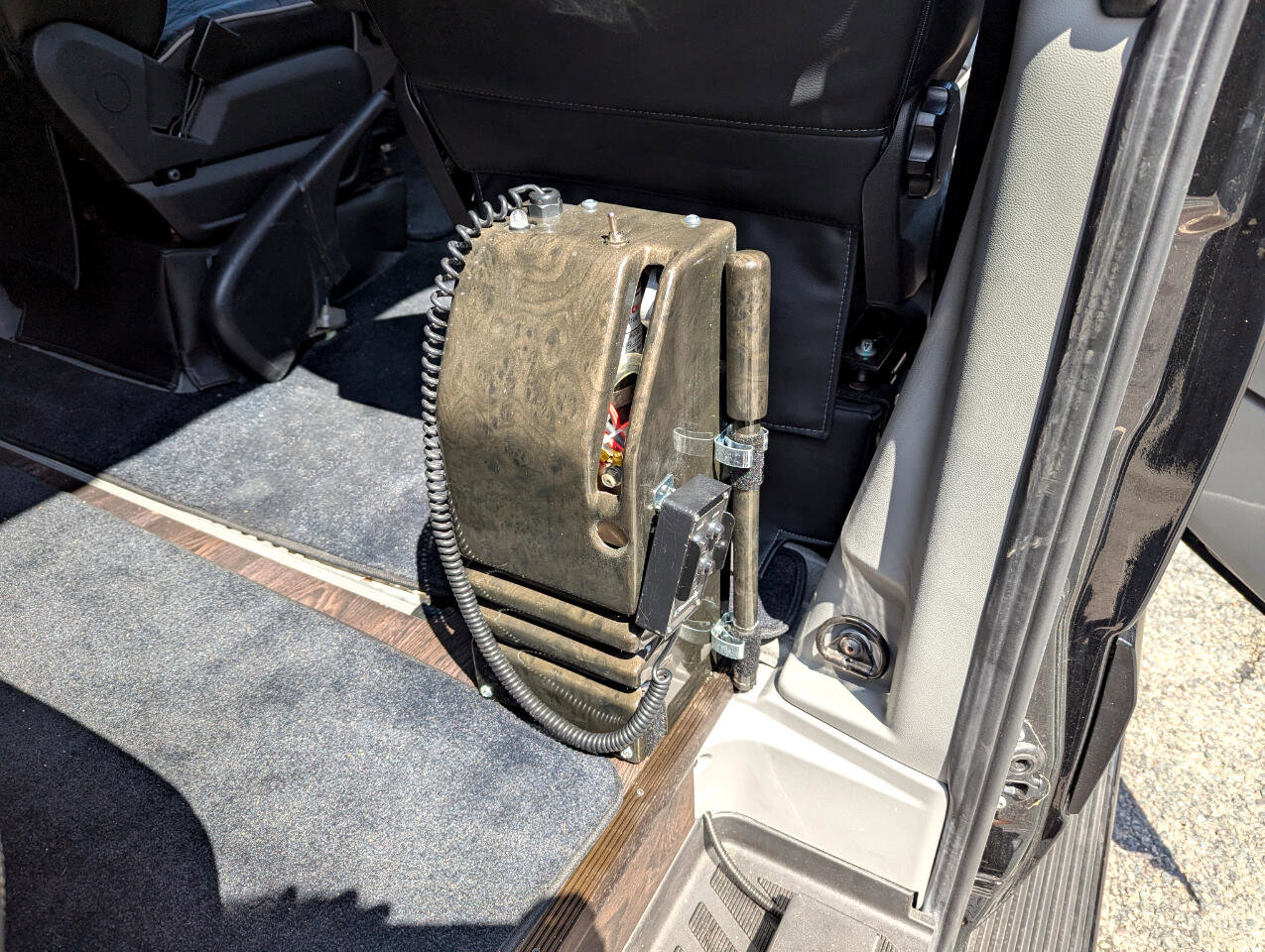 Used 2017 Mercedes-Benz Sprinter 2500 image 33