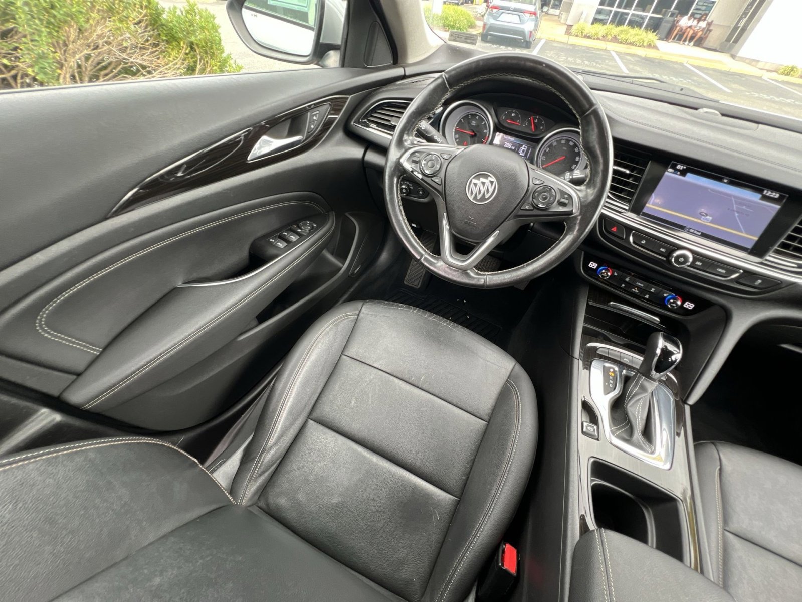 Used 2018 Buick Regal Essence w/ Driver Confidence Package #1 image 4