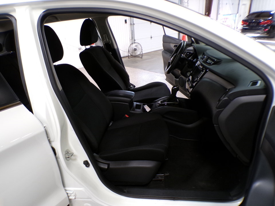 Used 2021 Nissan Rogue Sport S image 15