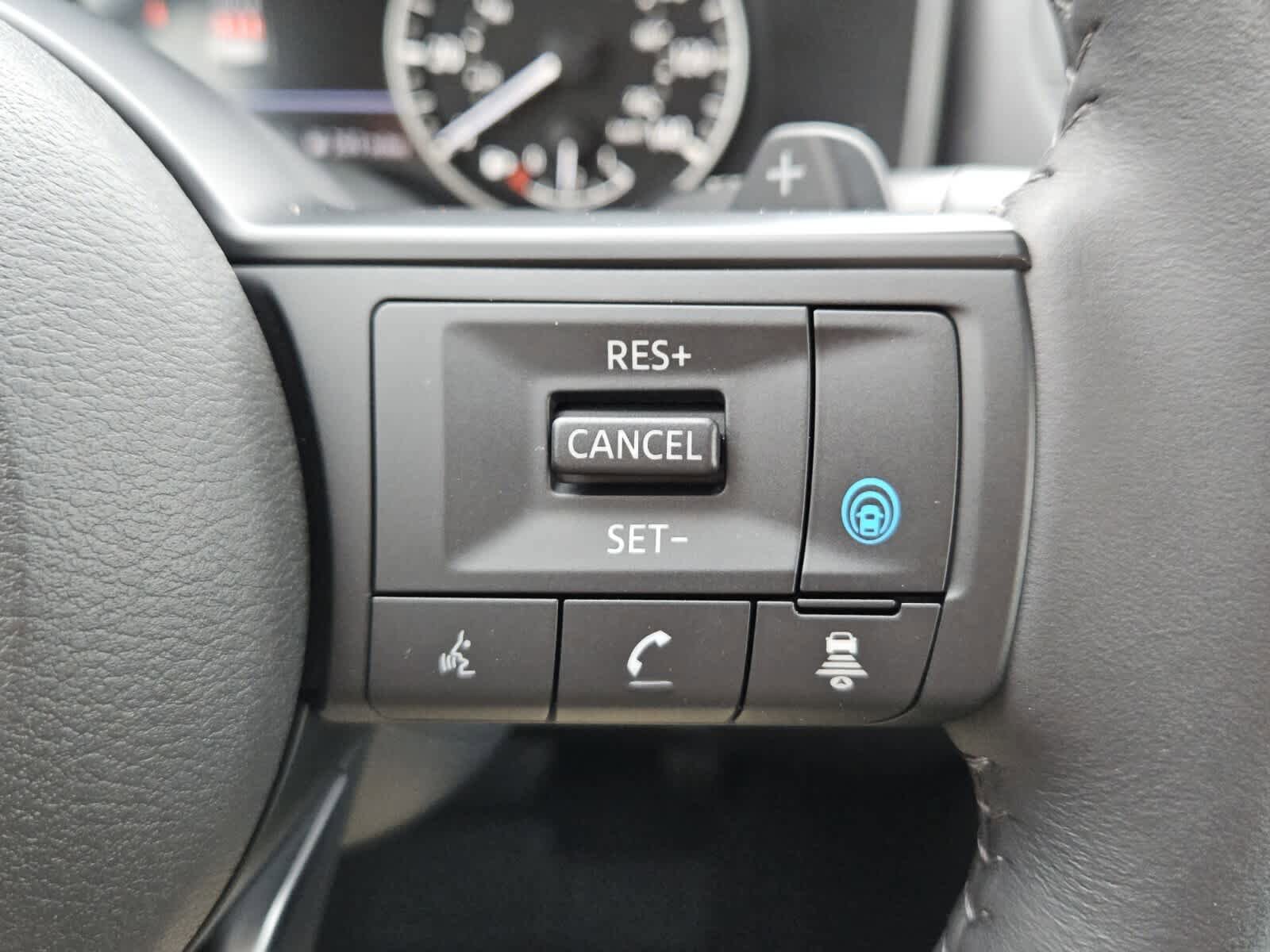 Used 2024 Nissan Rogue SV w/ SV Premium Package image 13