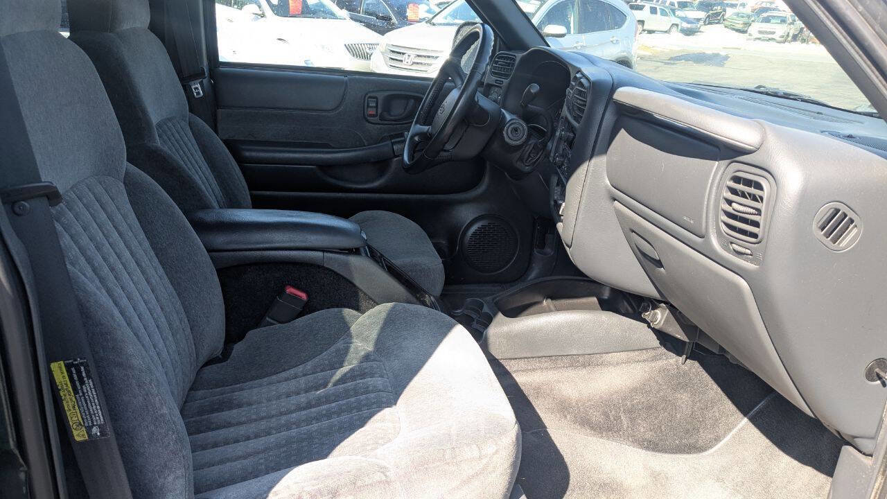 Used 2002 Chevrolet Blazer LS w/ Preferred Equipment Group image 21