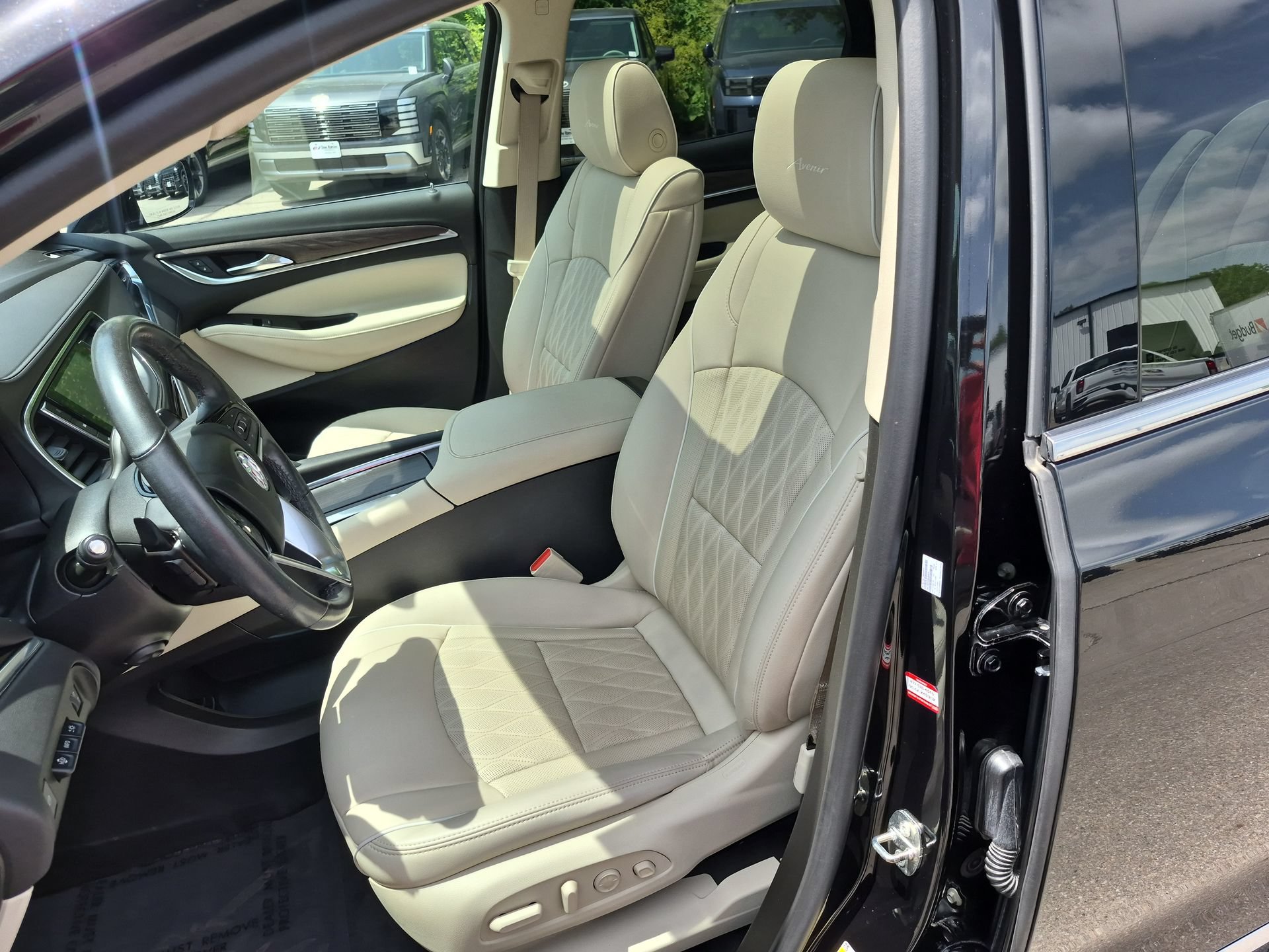 Certified 2022 Buick Enclave Avenir w/ Avenir Technology Package AWD/4WD image 21