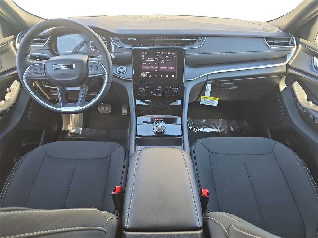 New 2025 Jeep Grand Cherokee Laredo w/ Luxury Tech Group I image 9