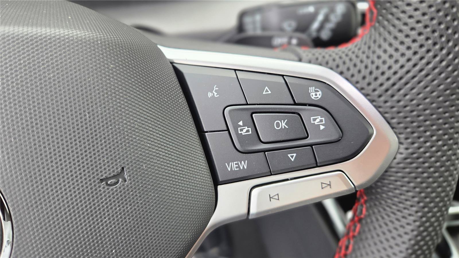 New 2026 Volkswagen GTI SE FWD image 17