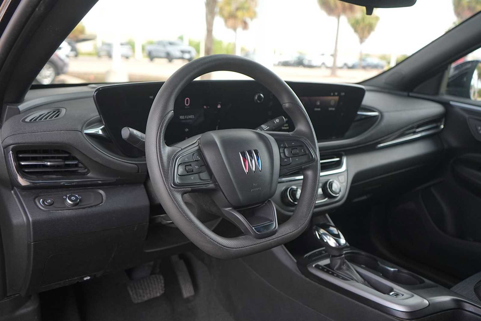 Used 2025 Buick Envista Preferred FWD image 2