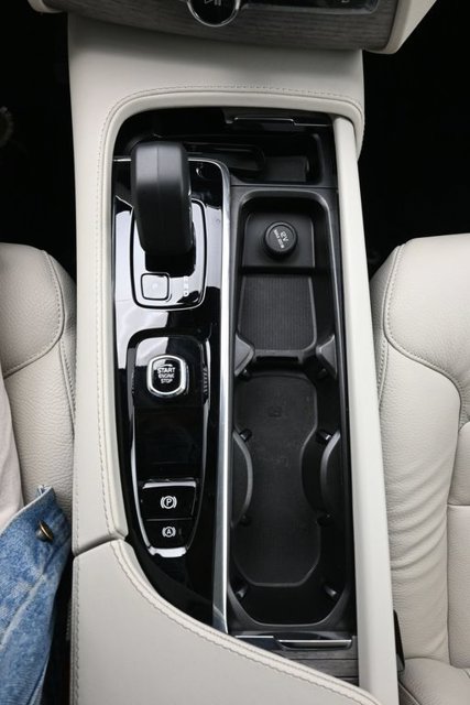 Used 2024 Volvo XC90 B6 Plus w/ Protection Package Premier AWD/4WD image 12