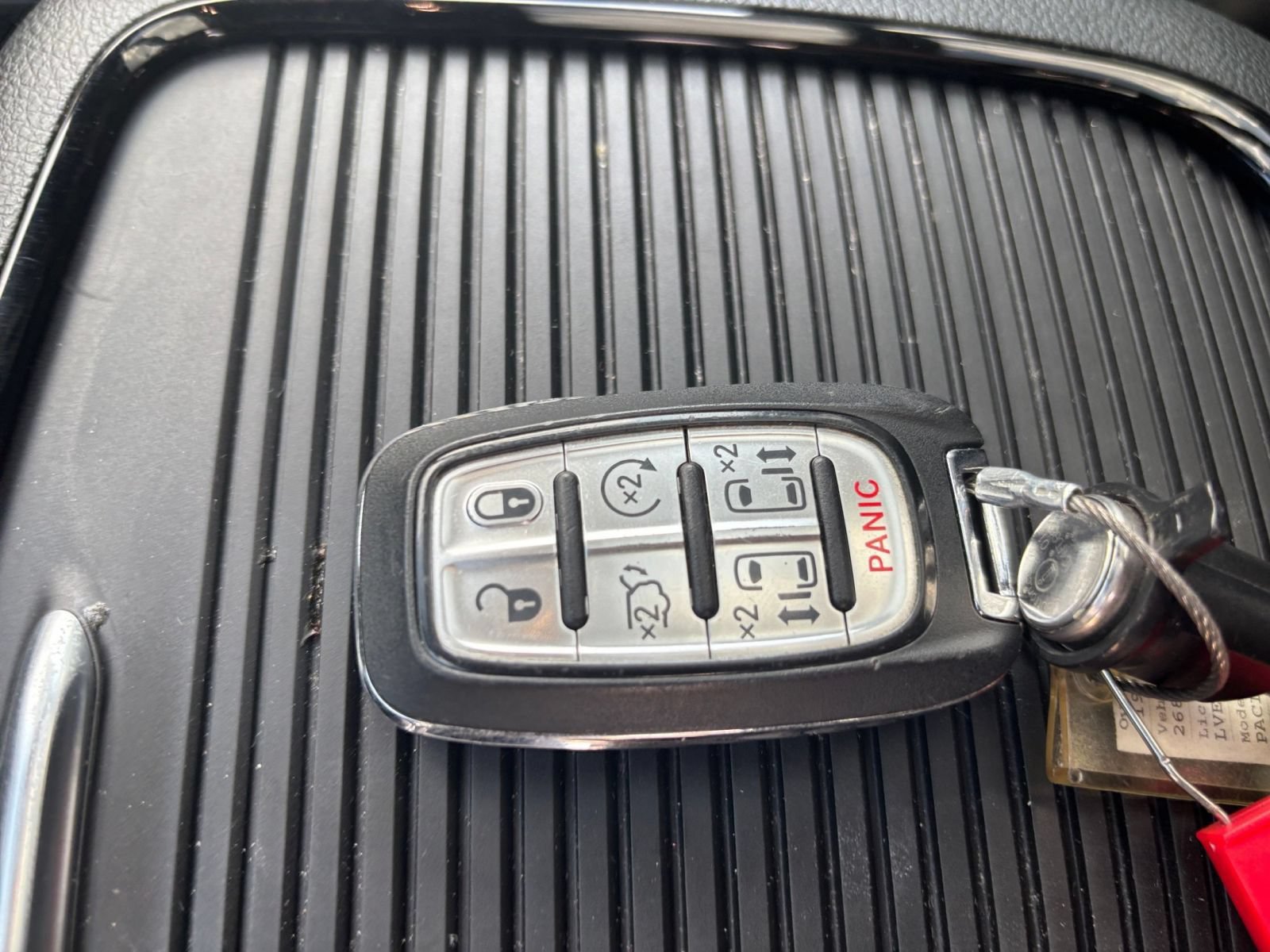 Used 2025 Chrysler Pacifica Limited FWD image 27