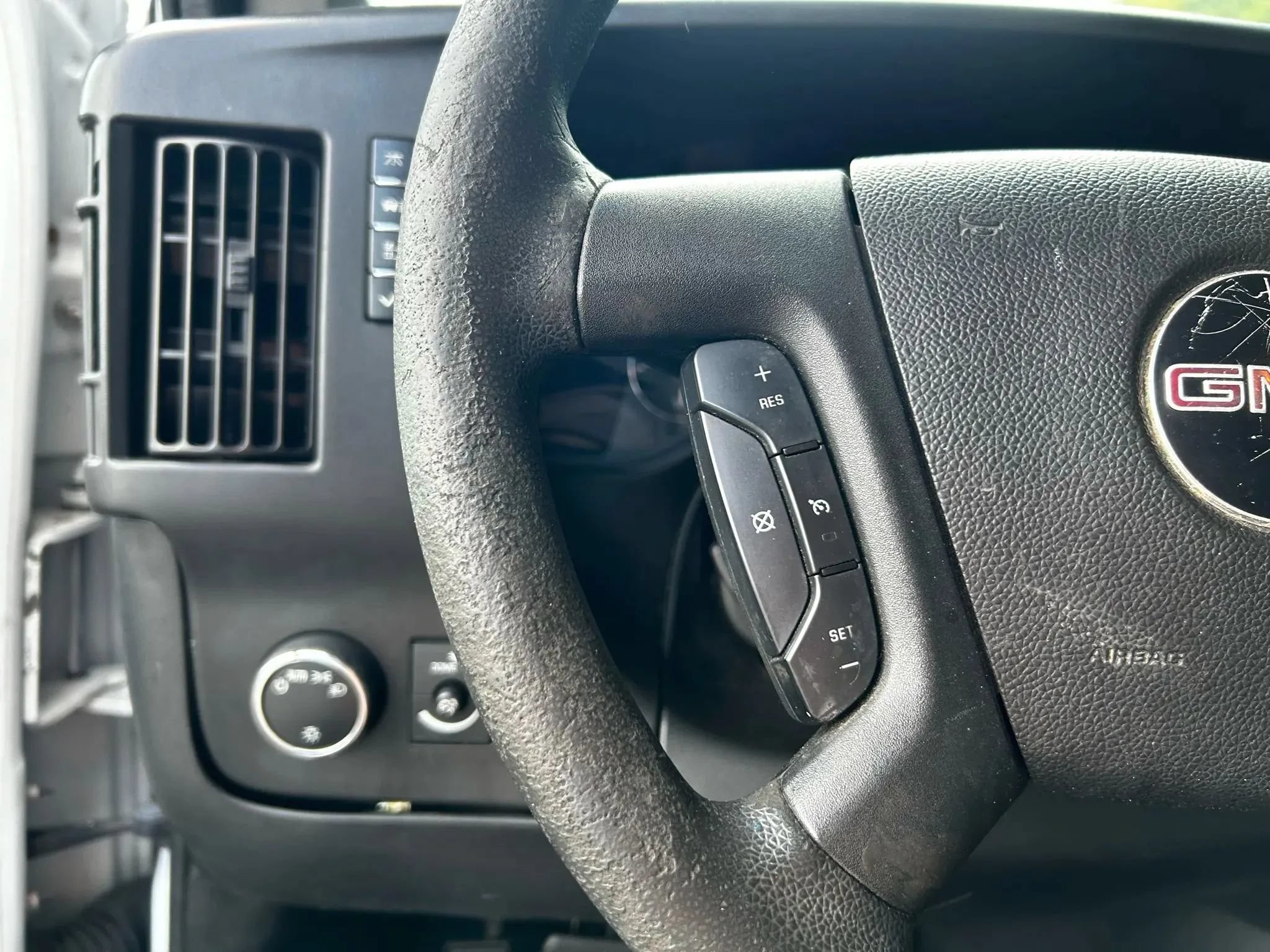 Used 2017 GMC Savana 2500 RWD image 18