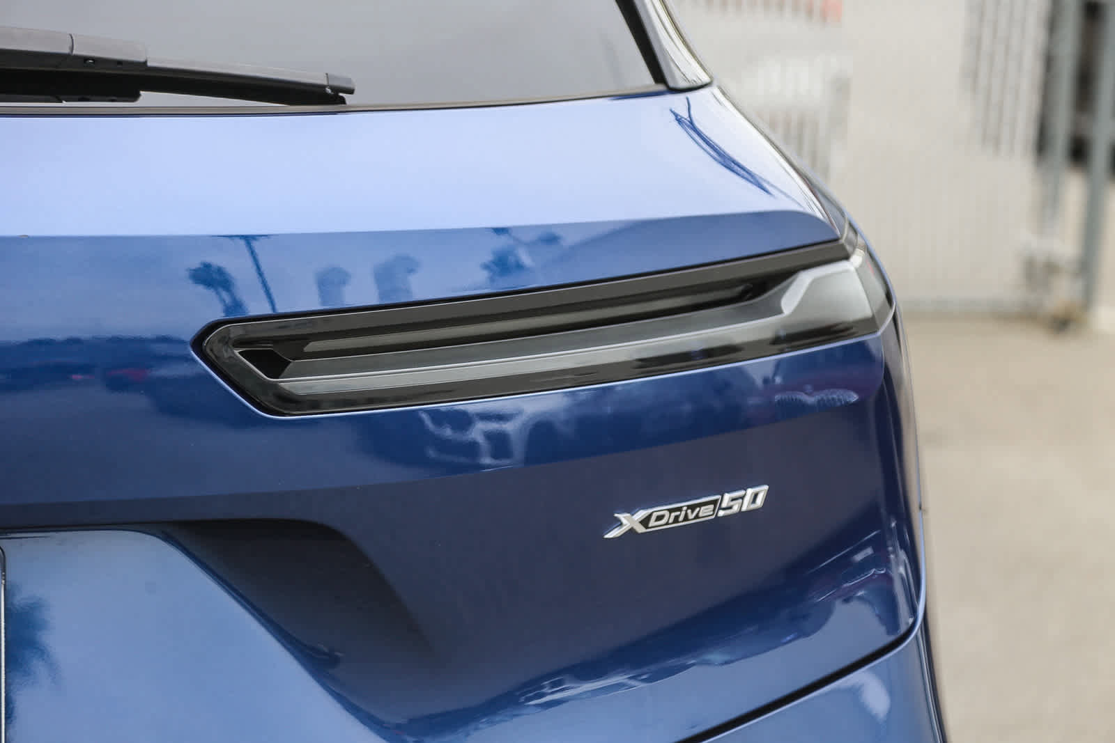 Used 2025 BMW iX xDrive50 w/ Premium Package image 7