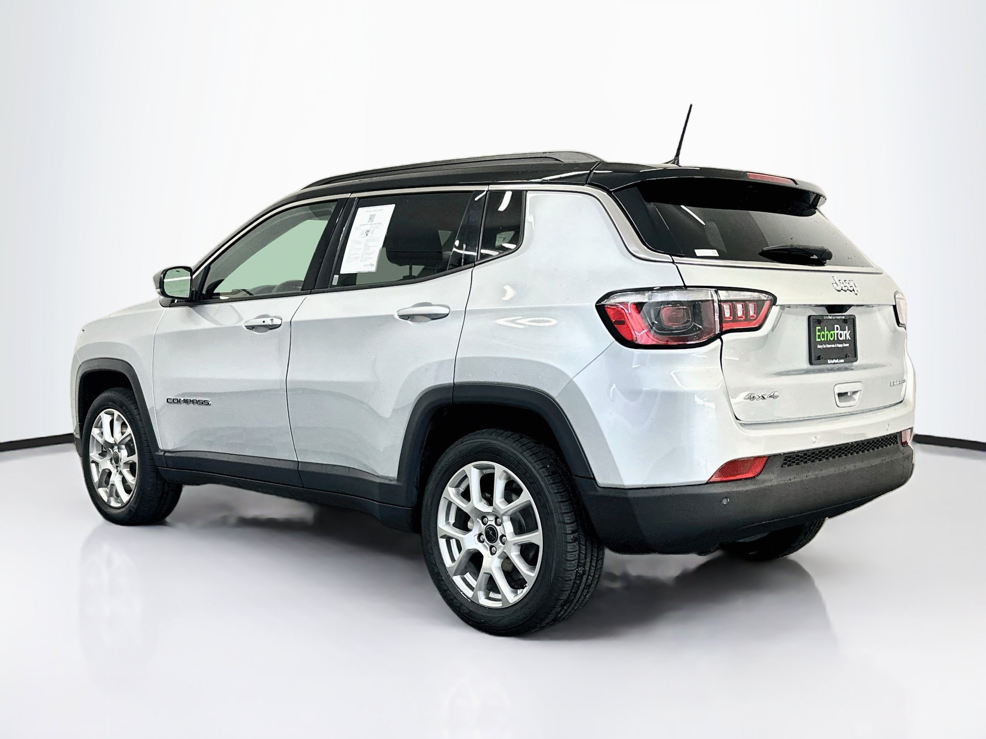 Used 2025 Jeep Compass Limited AWD/4WD image 5