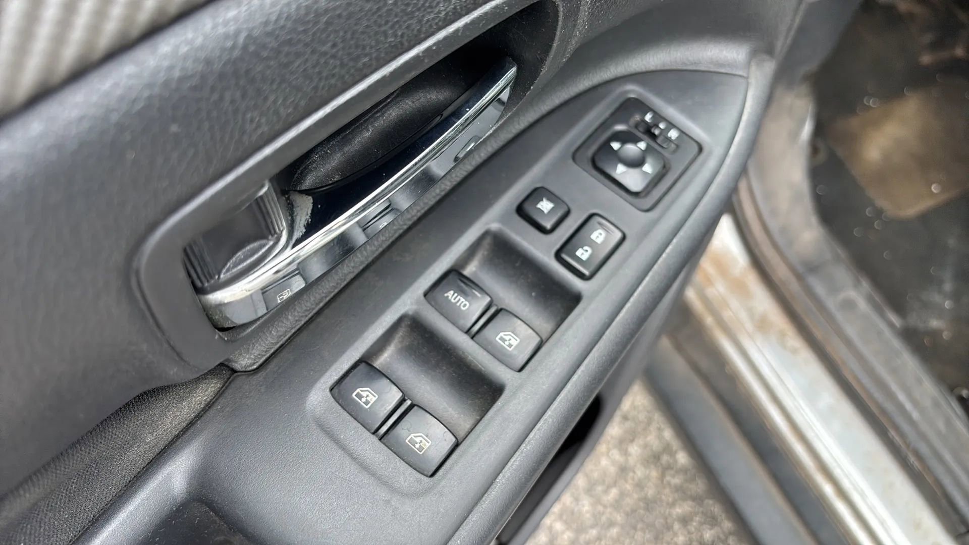 Used 2018 Mitsubishi Outlander ES FWD image 10