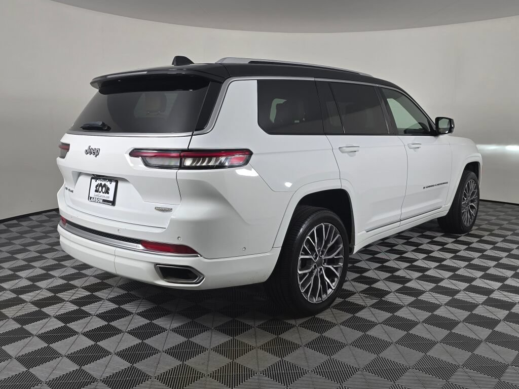 Used 2023 Jeep Grand Cherokee L Summit AWD/4WD image 3