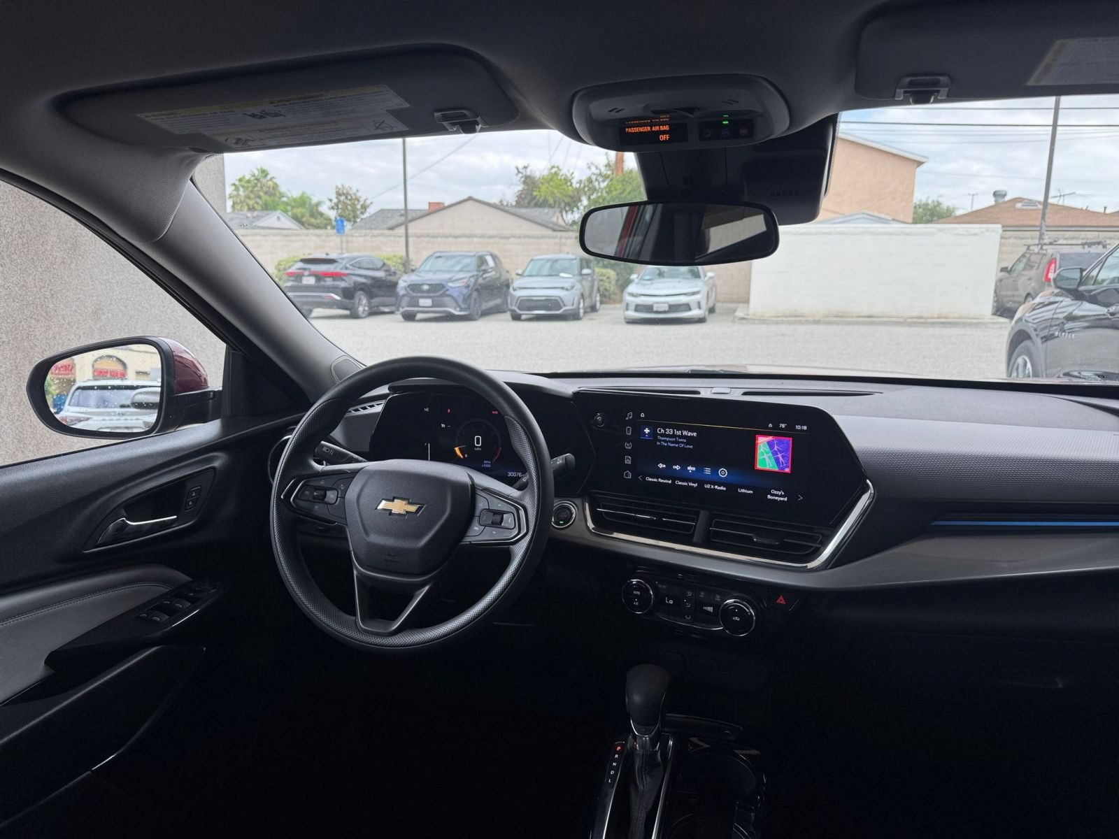 Used 2025 Chevrolet Trax LT FWD image 33