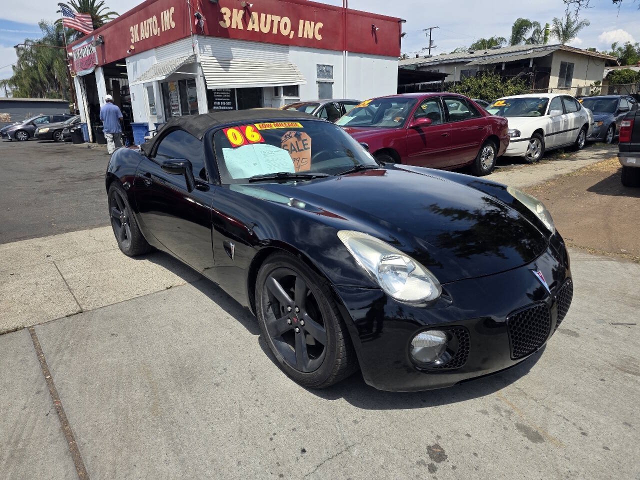 Used 2006 Pontiac Solstice Convertible w/ Premium Package RWD image 1