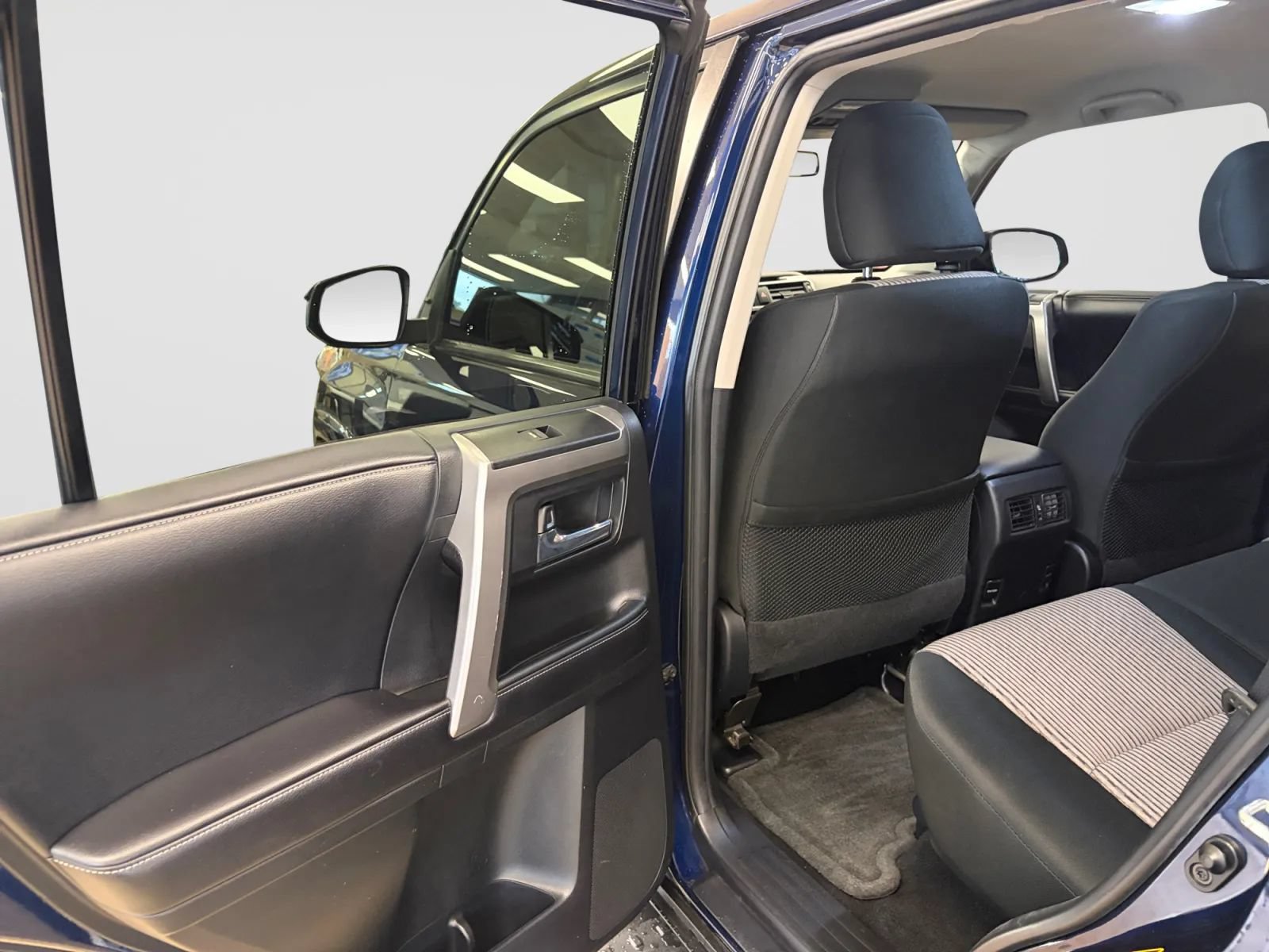 Used 2016 Toyota 4Runner SR5 AWD/4WD image 14