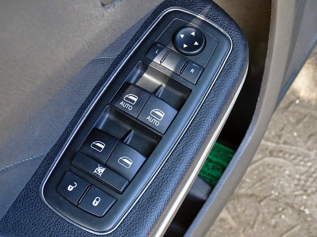 Used 2019 Dodge Charger SXT RWD image 35