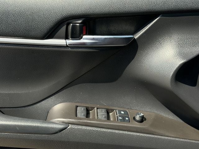 Used 2021 Toyota Camry SE FWD image 21
