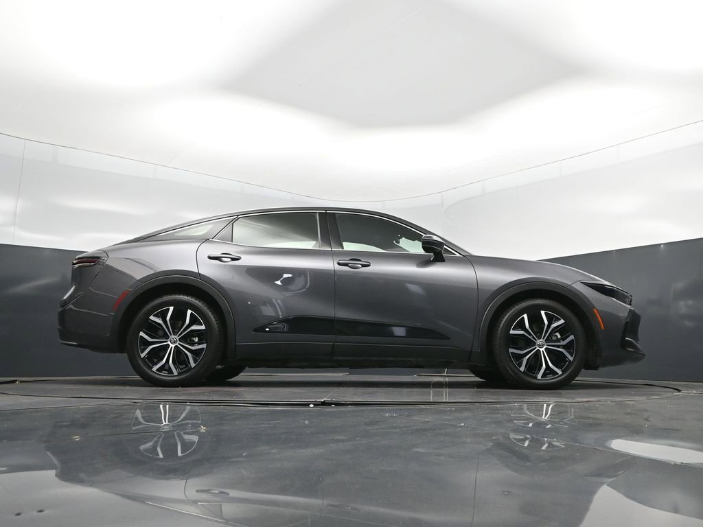 Used 2023 Toyota Crown XLE AWD/4WD image 44