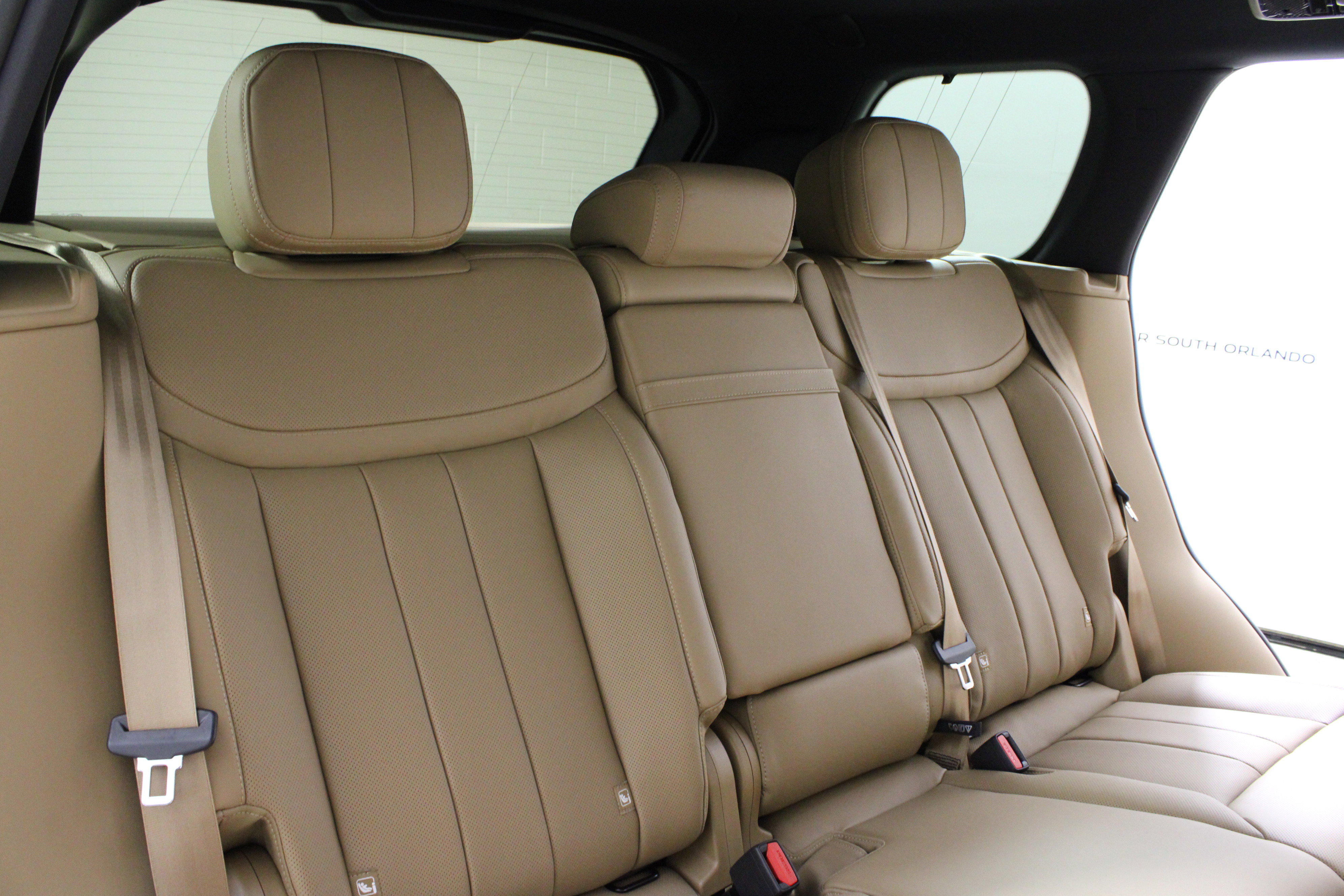 New 2026 Land Rover Range Rover SE image 12