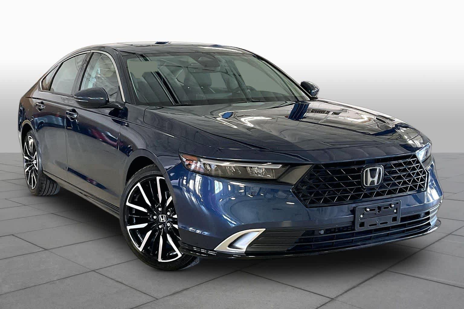 Used 2024 Honda Accord Touring image 2