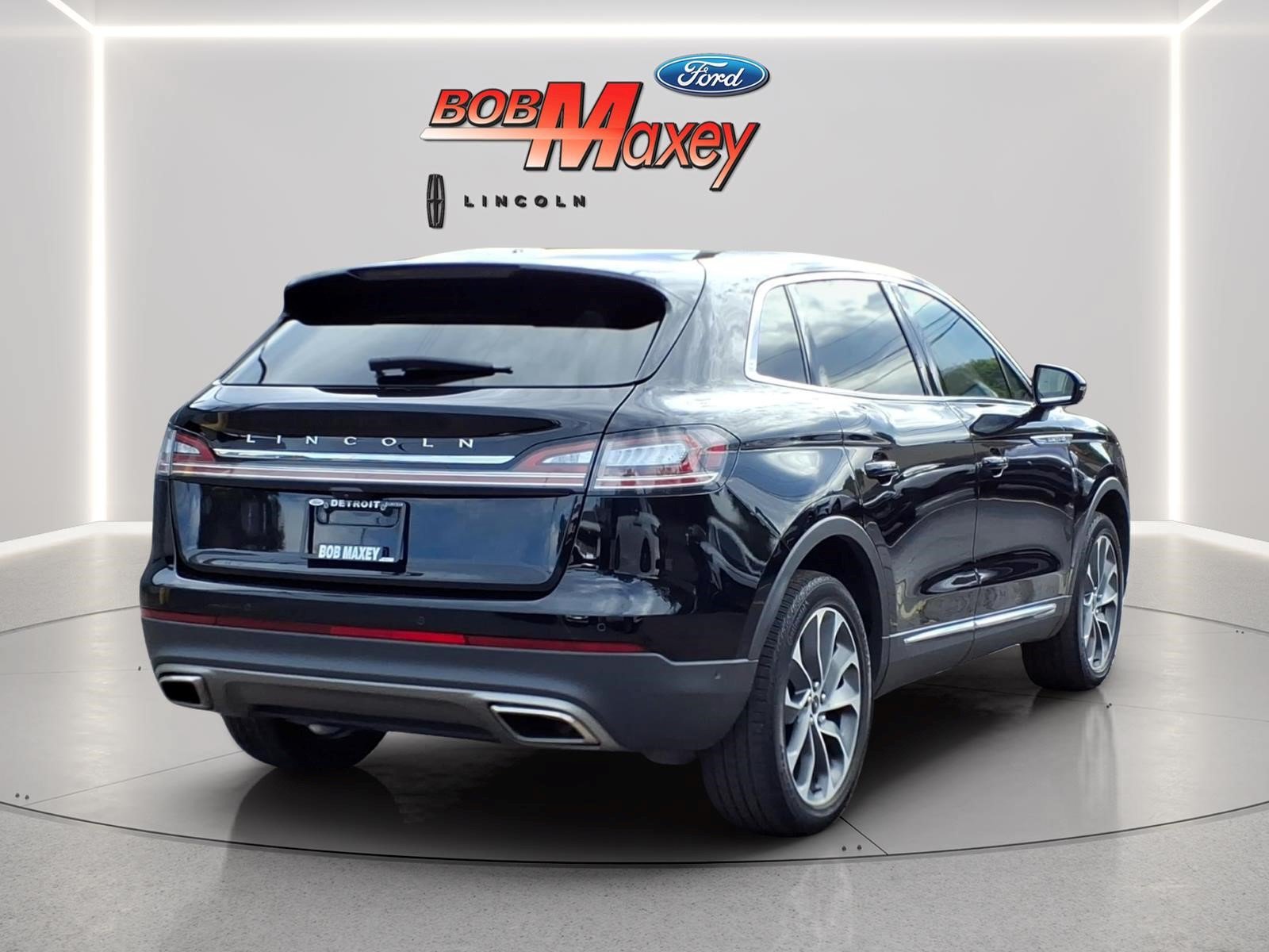 Used 2023 Lincoln Nautilus Reserve w/ Equipment Group 201A AWD/4WD image 4
