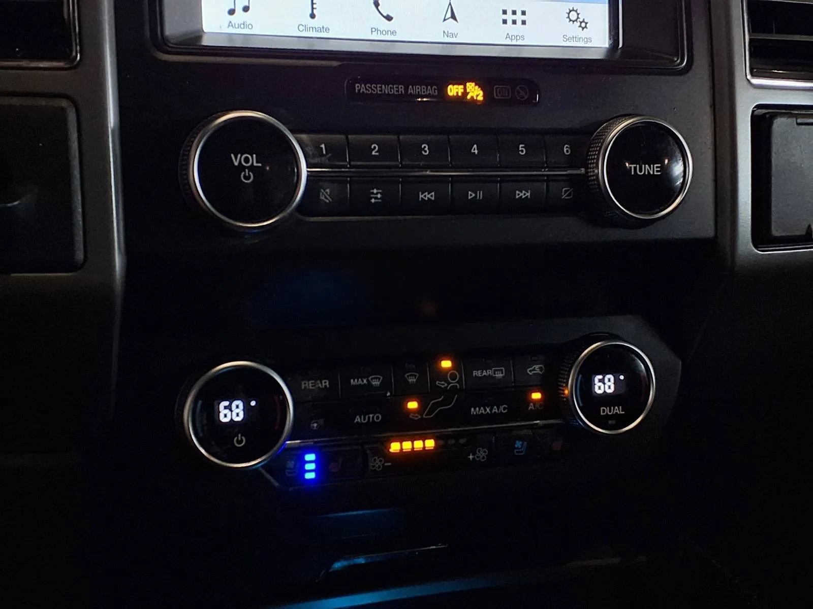 Used 2019 Ford Expedition XLT w/ Equipment Group 202A AWD/4WD image 24
