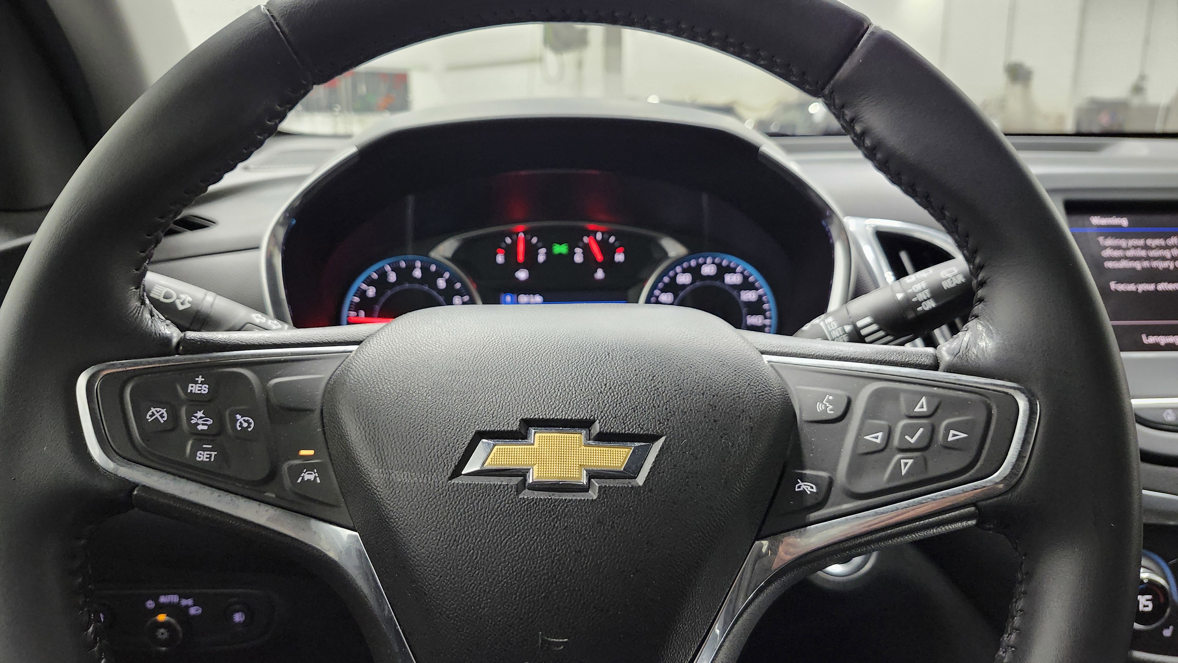 Used 2020 Chevrolet Equinox LT image 28