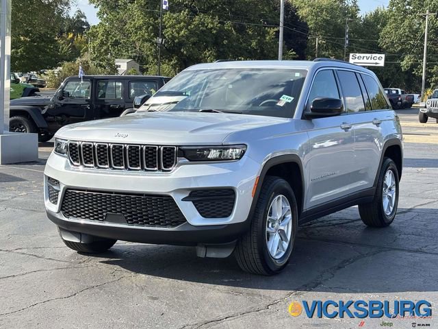 New 2025 Jeep Grand Cherokee Laredo w/ Luxury Tech Group I image 17