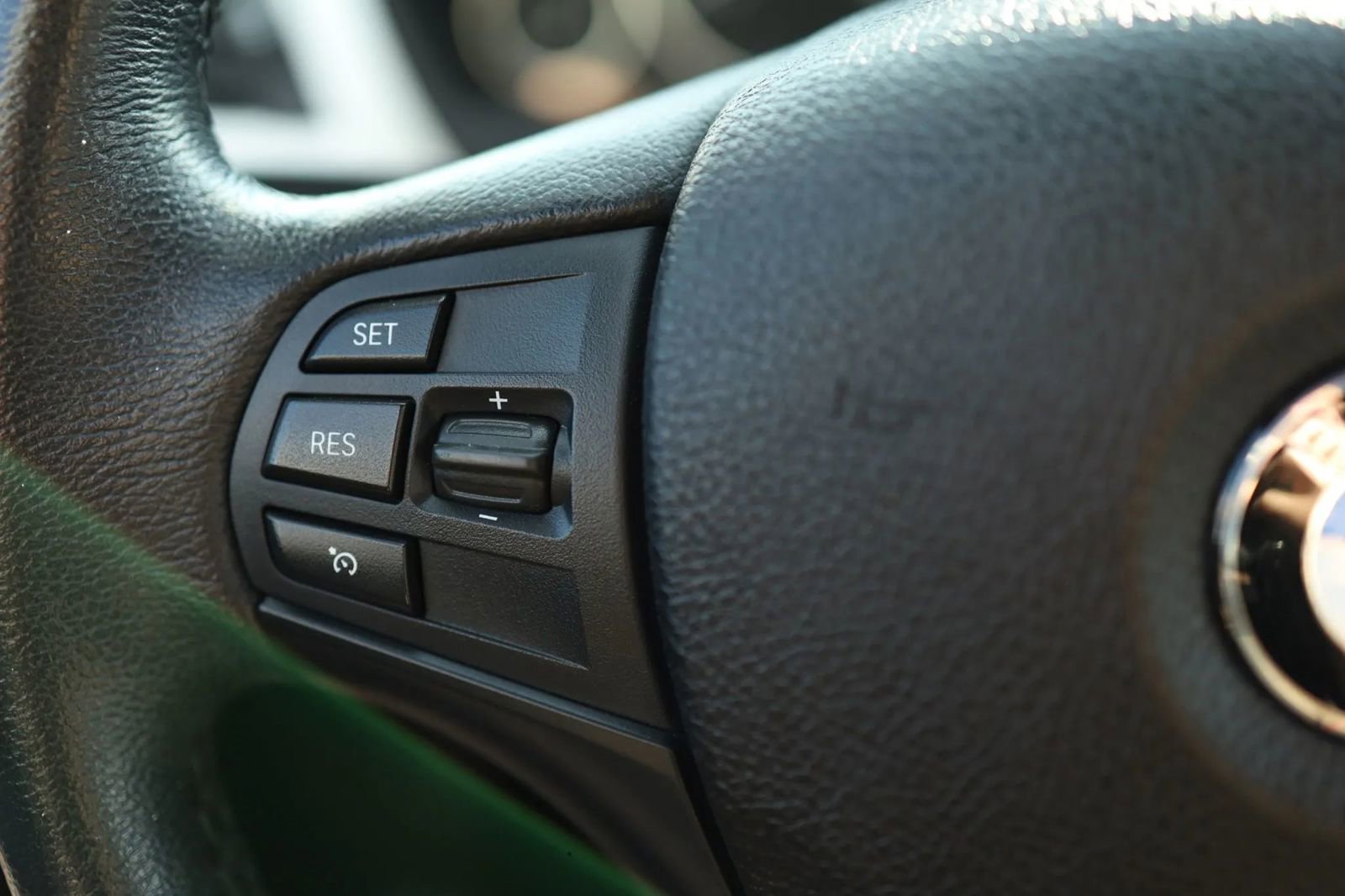 Used 2018 BMW 320i xDrive 320i xDrive Sedan 4D w/ Convenience Package image 16