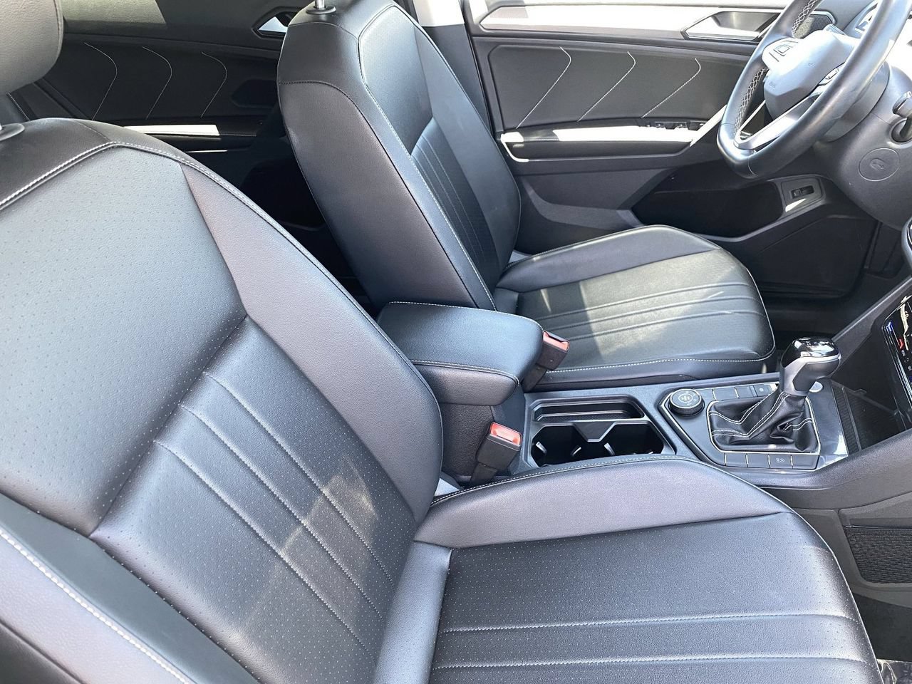 Used 2024 Volkswagen Tiguan SE AWD/4WD image 11