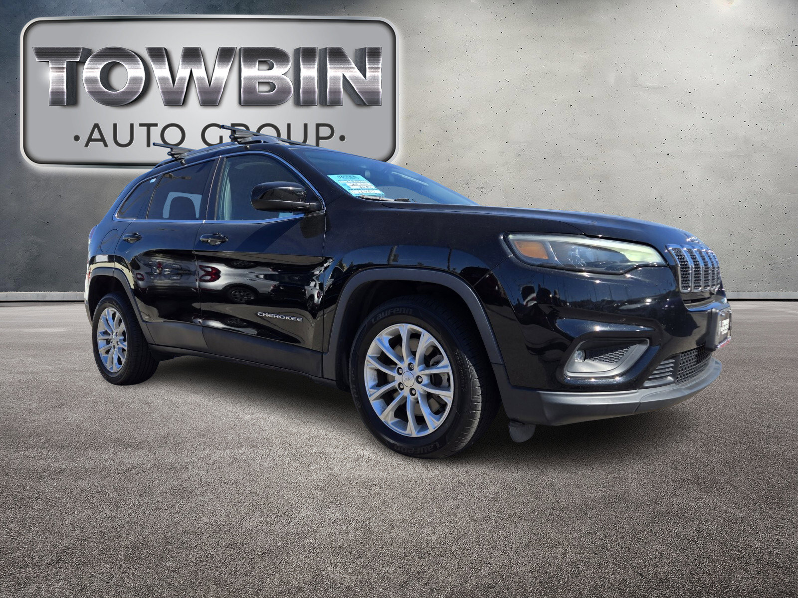 Used 2019 Jeep Cherokee Latitude w/ Popular Appearance Group FWD image 2