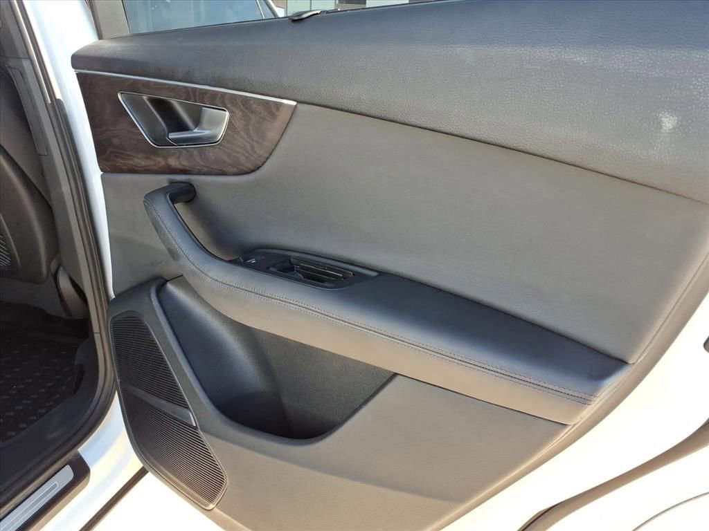 Used 2023 Audi Q7 3.0T Prestige image 13