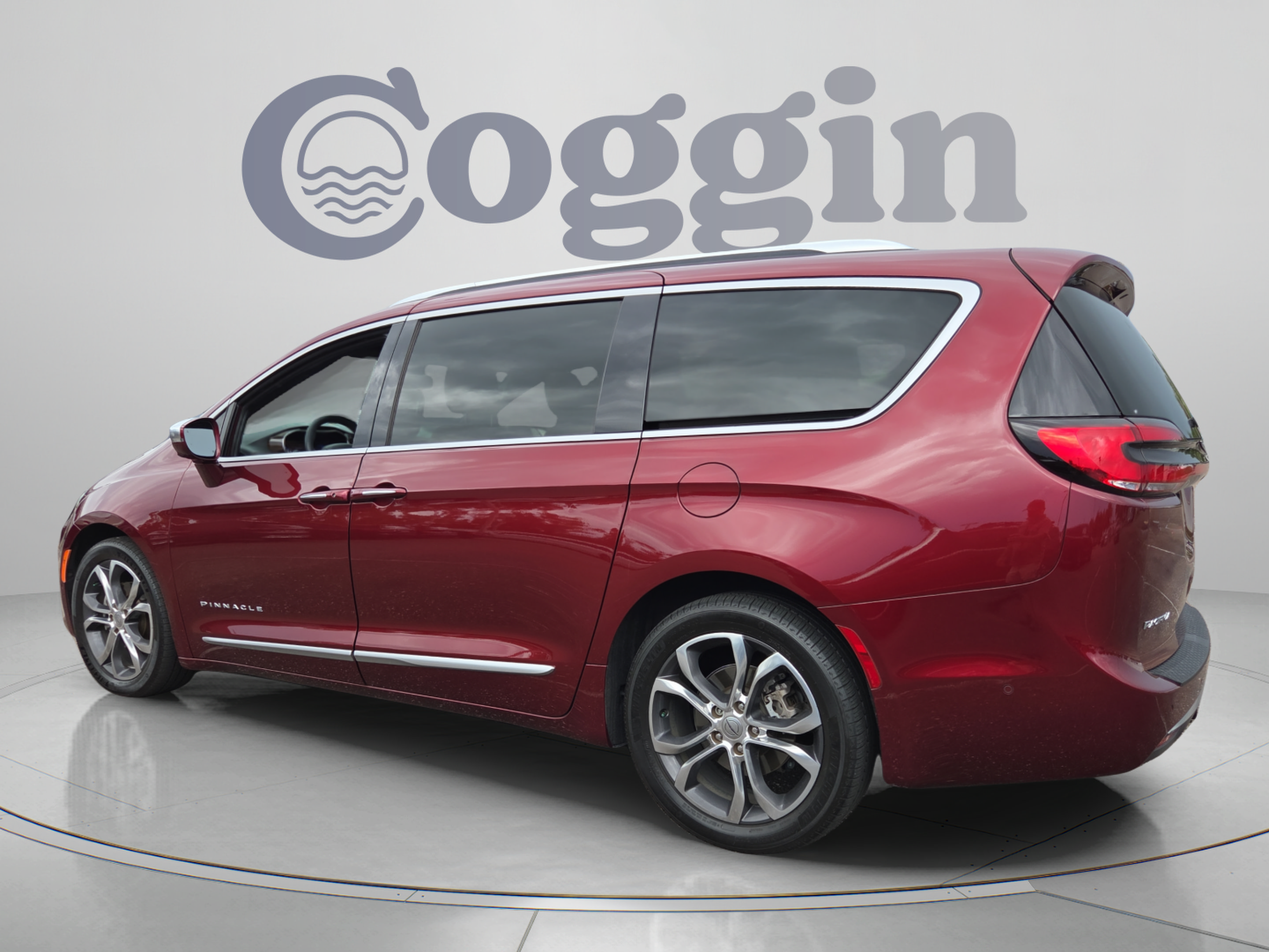 Used 2022 Chrysler Pacifica Pinnacle FWD image 3