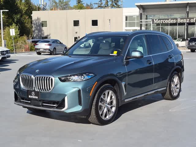 Used 2025 BMW X5 xDrive40i w/ Premium Package AWD/4WD image 4