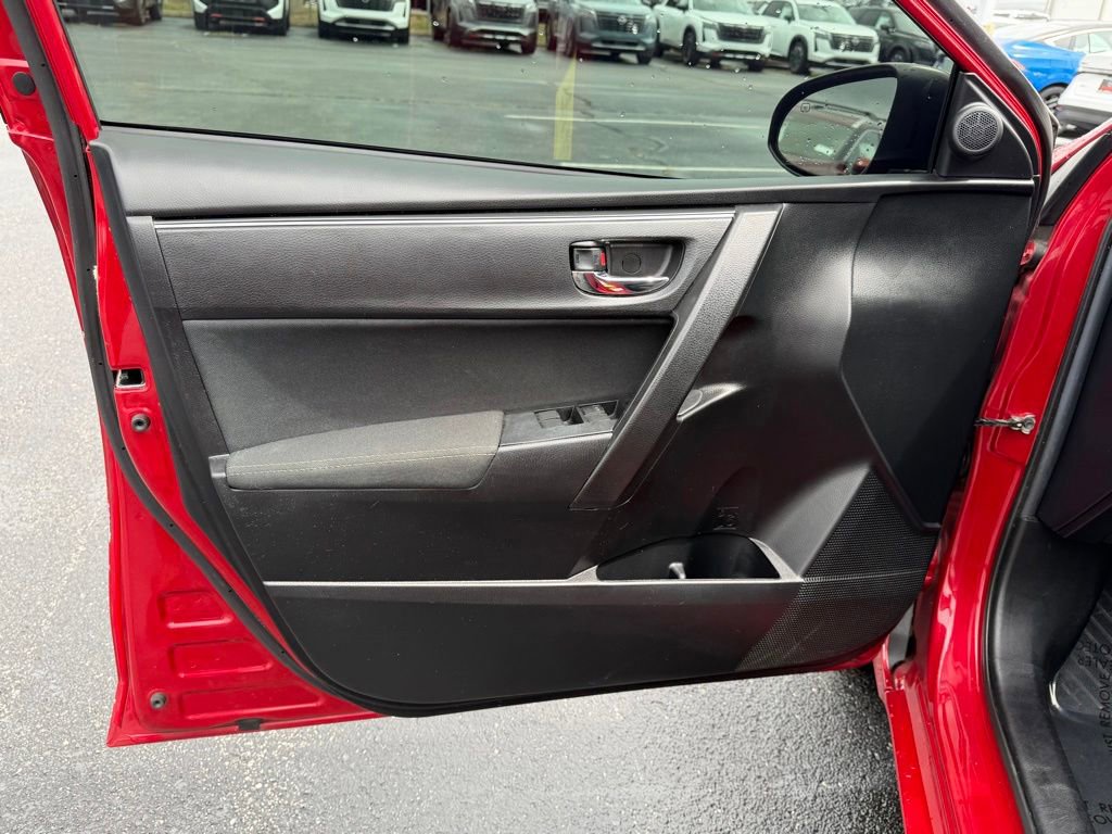 Used 2018 Toyota Corolla LE FWD image 13