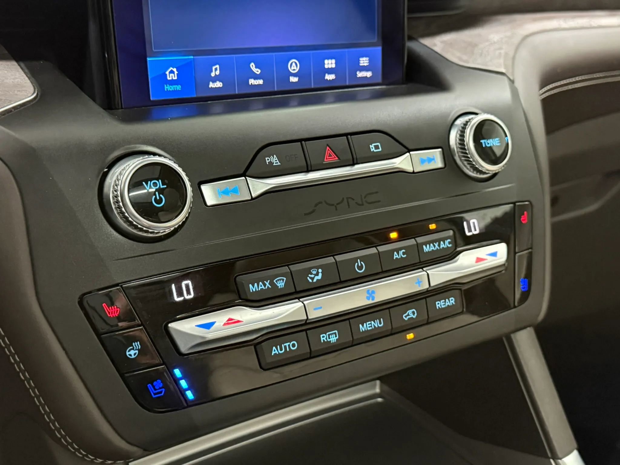 Used 2020 Ford Explorer Platinum w/ Premium Technology Package image 37