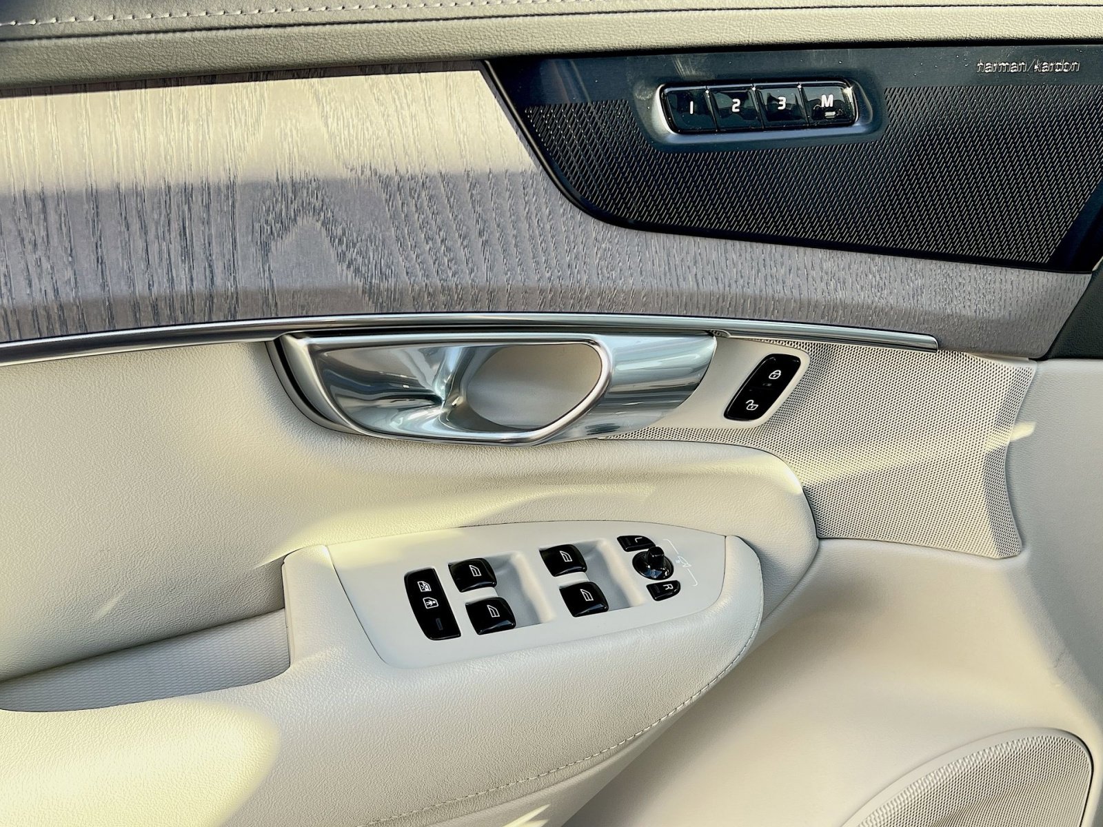 New 2026 Volvo XC90 B6 Ultra image 15