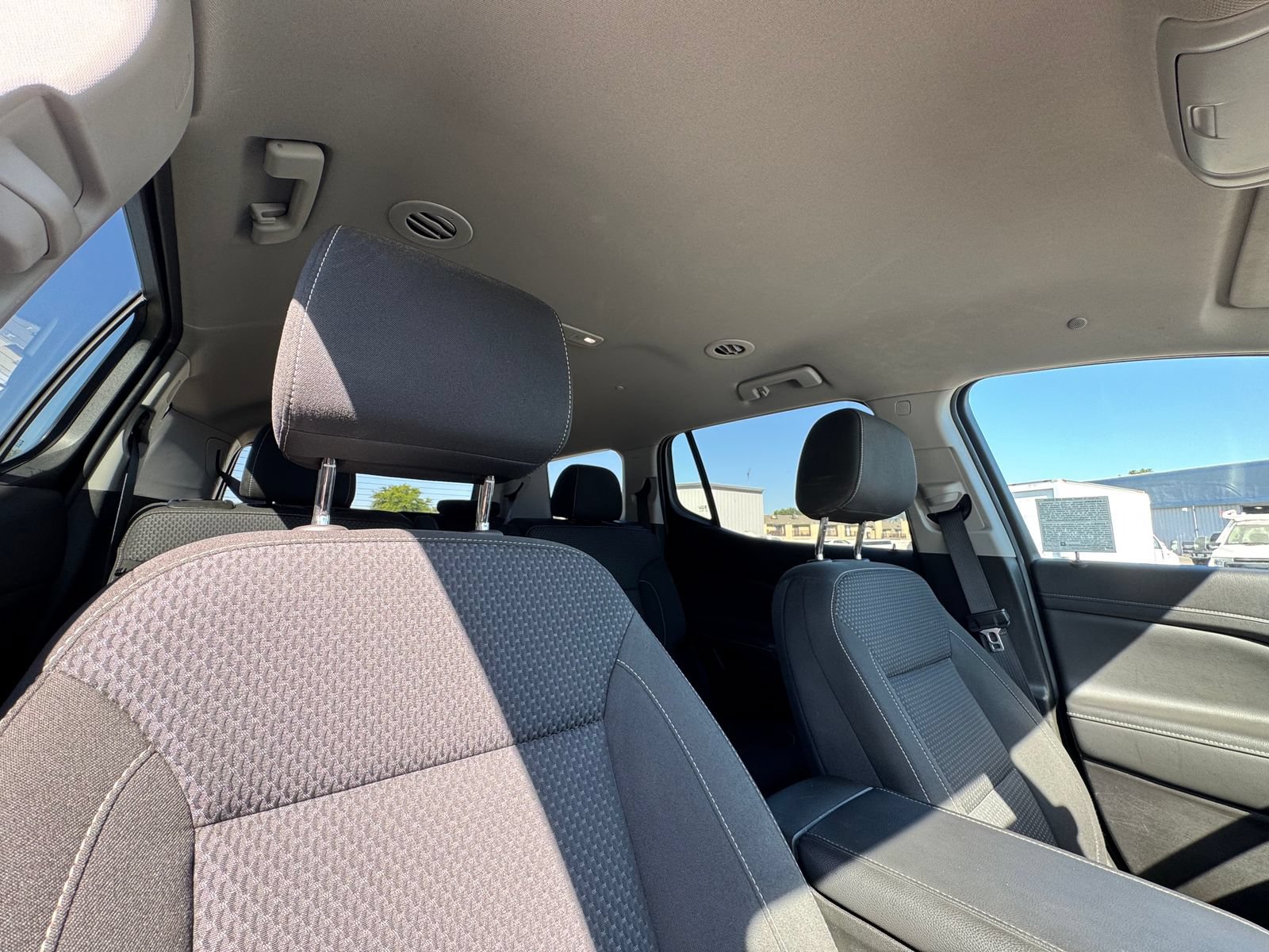 Used 2023 GMC Acadia SLE w/ Driver Convenience Package FWD image 21