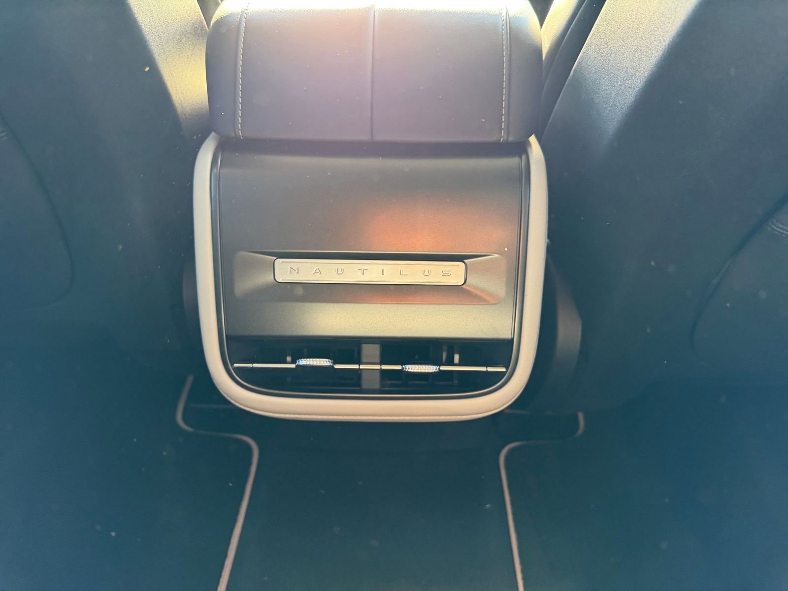 Used 2024 Lincoln Nautilus Reserve image 25