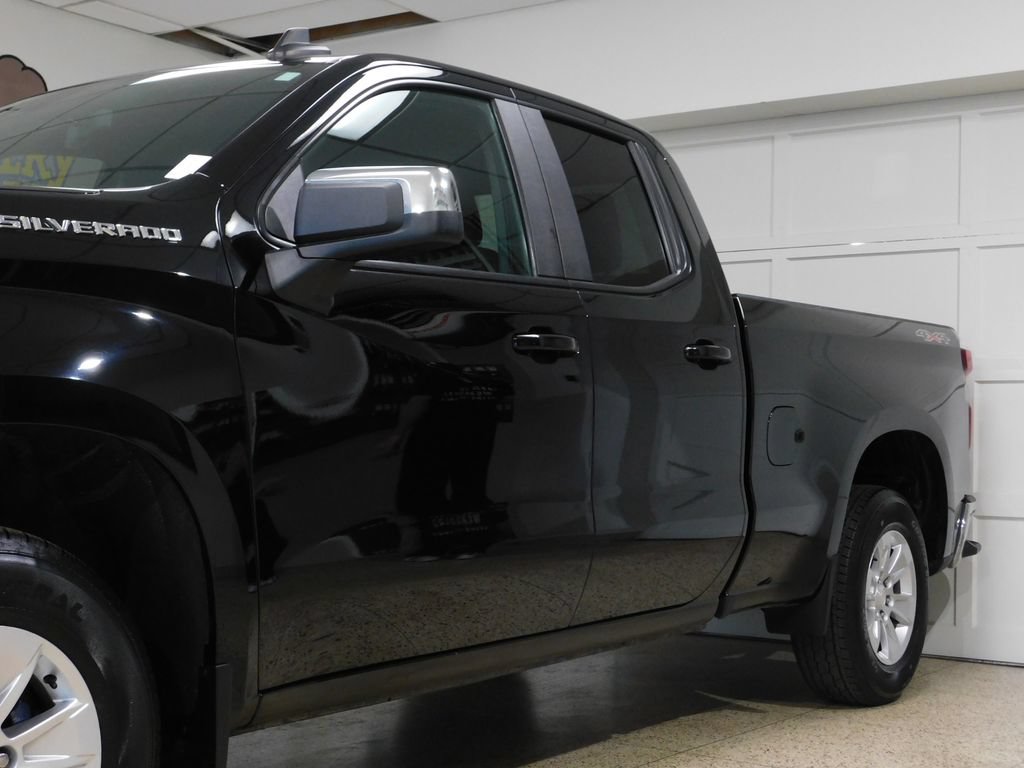 Used 2020 Chevrolet Silverado 1500 LT w/ Fleet Comfort Package AWD/4WD image 17