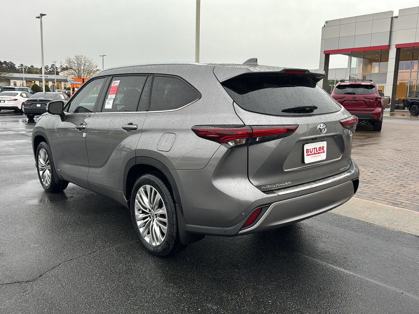 New 2026 Toyota Highlander Platinum image 3